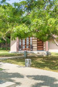 Zahrada ubytování Yala Chalets by Lalan Leisure