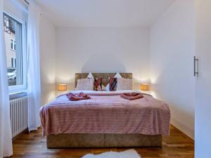 a bedroom with a large bed and a window at seeglueck OASE - Charmante Unterkunft mit Garten Gästezimmern und Tiny House nahe Universität Insel Mainau und See in Konstanz in Konstanz