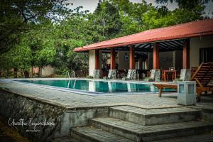 Bazén v ubytování Yala Chalets by Lalan Leisure nebo v jeho okolí