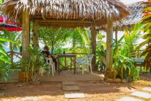 Ein Garten an der Unterkunft Lanta Coral Beach Resort