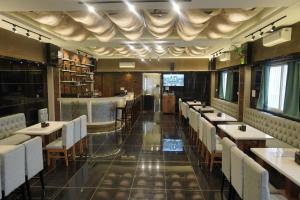 Gallery image of Hotel Gulmohar Grand in Khāpri +1 photo