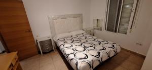 a small bedroom with a bed in a room at Apartamento Cervantes in Benetúser