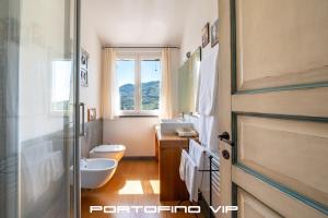 a bathroom with a toilet and a sink and a window at Suite Ulivo by Villa Melograno, Pool, AC, Parking in Santa Margherita Ligure +16 photos