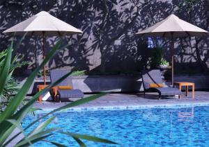 Bazén v ubytování Hotel Santika Premiere Semarang nebo v jeho okolí