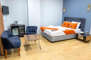 A bed or beds in a room at ZOOM HOTEL