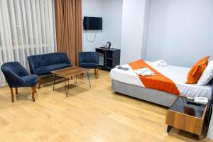 A television and/or entertainment centre at ZOOM HOTEL