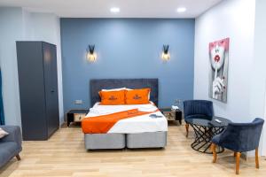 A bed or beds in a room at ZOOM HOTEL