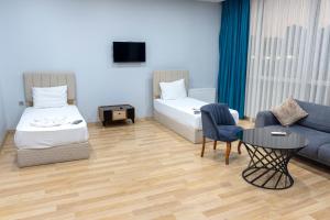 A bed or beds in a room at ZOOM HOTEL