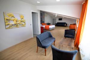 A seating area at ZOOM HOTEL