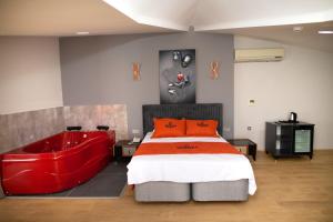 A bed or beds in a room at ZOOM HOTEL