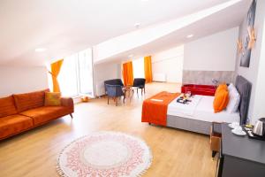 A seating area at ZOOM HOTEL