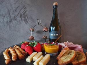 Jedlo v ubytovaní bed & breakfast alebo blízkom okolí