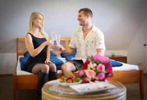 Επισκέπτες που μένουν στο Lakeside Harmony Garden Villa