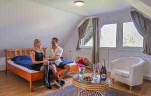 Επισκέπτες που μένουν στο Lakeside Harmony Garden Villa