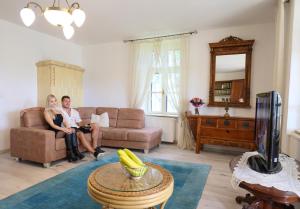 Μια τηλεόραση ή/και κέντρο ψυχαγωγίας στο Lakeside Harmony Garden Villa +13 φωτογραφίες