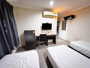 Postel nebo postele na pokoji v ubytování OYO 91150 Hotel Tasik Utama