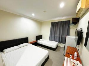 Postel nebo postele na pokoji v ubytování OYO 91150 Hotel Tasik Utama