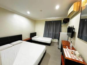 Postel nebo postele na pokoji v ubytování OYO 91150 Hotel Tasik Utama