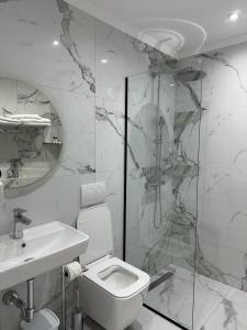 Bilik mandi di Bruno's Rooms