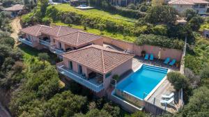 Bazén v ubytování monte barbatu nebo v jeho okolí