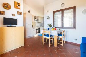 Nhà bếp/bếp nhỏ tại Villino Tavolara a San Teodoro