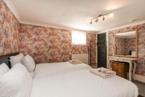 Postel nebo postele na pokoji v ubytování Cosy Dog Friendly Seaside Bolt Hole + 19 fotografií