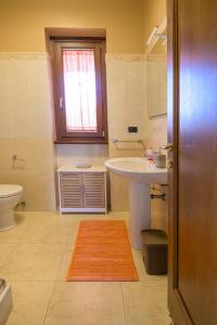 a bathroom with a sink and a toilet and a sink at all'ombra dei castagni in Carbognano