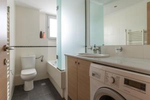 Kúpeľňa v ubytovaní Elvita Athens Sea View Maisonette + 19 fotografií