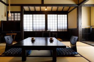 Posezení v ubytování Kurokawa Onsen Yama no Yado Shinmeikan + 14 fotografií
