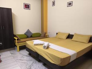 Letto o letti in una camera di hotel kishangarh jaisalmer