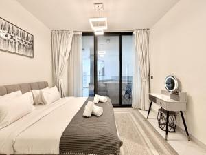 Zdjęcie z galerii obiektu SUMMER DEAL! Exclusive and Elegant with a Private pool w Dubaju