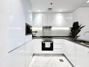 Zdjęcie z galerii obiektu SUMMER DEAL! Exclusive and Elegant with a Private pool w Dubaju