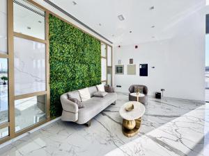 Zdjęcie z galerii obiektu SUMMER DEAL! Exclusive and Elegant with a Private pool w Dubaju