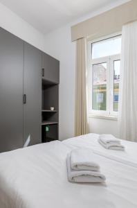 Una cama o camas en una habitación de Boutique Suites Joyce 37 fotos más