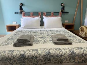 Postel nebo postele na pokoji v ubytování ELÉA Guesthouse himare