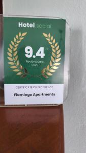 znak dla hotelu z wieniec laurowy w obiekcie Flamingo Apartments w mieście Palekastron