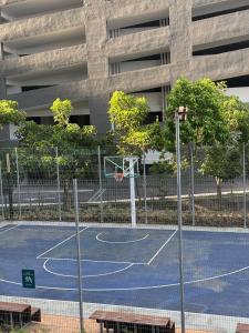 Pista de tennis o esquaix a Canopy Hills Residensi Rimbun Cosy and Self Check In o a prop