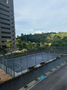 Pista de tennis o esquaix a Canopy Hills Residensi Rimbun Cosy and Self Check In o a prop