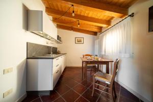 Kuchyň nebo kuchyňský kout v ubytování Agriturismo San Bartolomeo