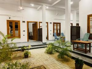 Ruang duduk di Alice Rest Arugambay