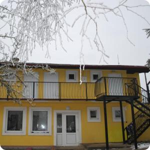 Budova, kde se aparthotel nachází