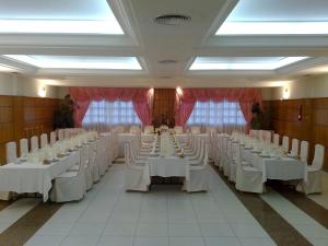 The business area and/or conference room at Hostal Restaurante Terra Chá