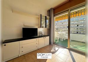 Televízia a/alebo spoločenská miestnosť v ubytovaní DOMuum Holidays - CORDOBA Apartments