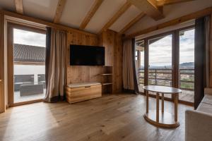 TV a/nebo společenská místnost v ubytování Hotel Emmy - five elements