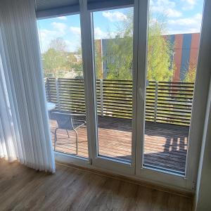 a room with a sliding glass door with a balcony at Kastani Home 15 in Tartu