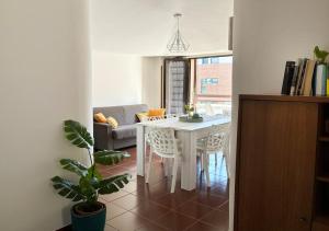 a white table and chairs in a living room at Holihome MENTANA FRN in Alba Adriatica
