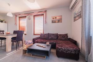 Χώρος καθιστικού στο Holiday Apart 1
