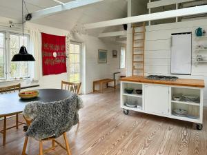 Ảnh trong thư viện ảnh của Architect-Designed Holiday Home Near The Water ở Gilleleje