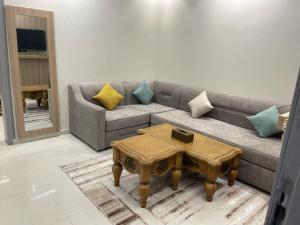 Χώρος καθιστικού στο Burj Al Hayat Furnished Apartment 2 - Abu Arish