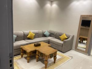 Χώρος καθιστικού στο Burj Al Hayat Furnished Apartment 2 - Abu Arish +7 φωτογραφίες